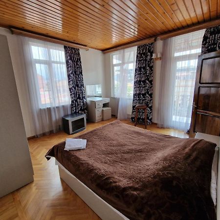 Hotel Cattaleya Batumi Esterno foto