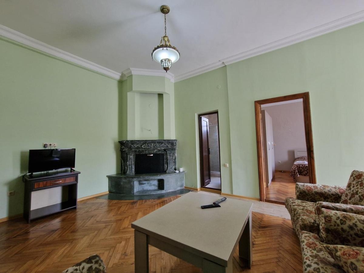Hotel Cattaleya Batumi Esterno foto