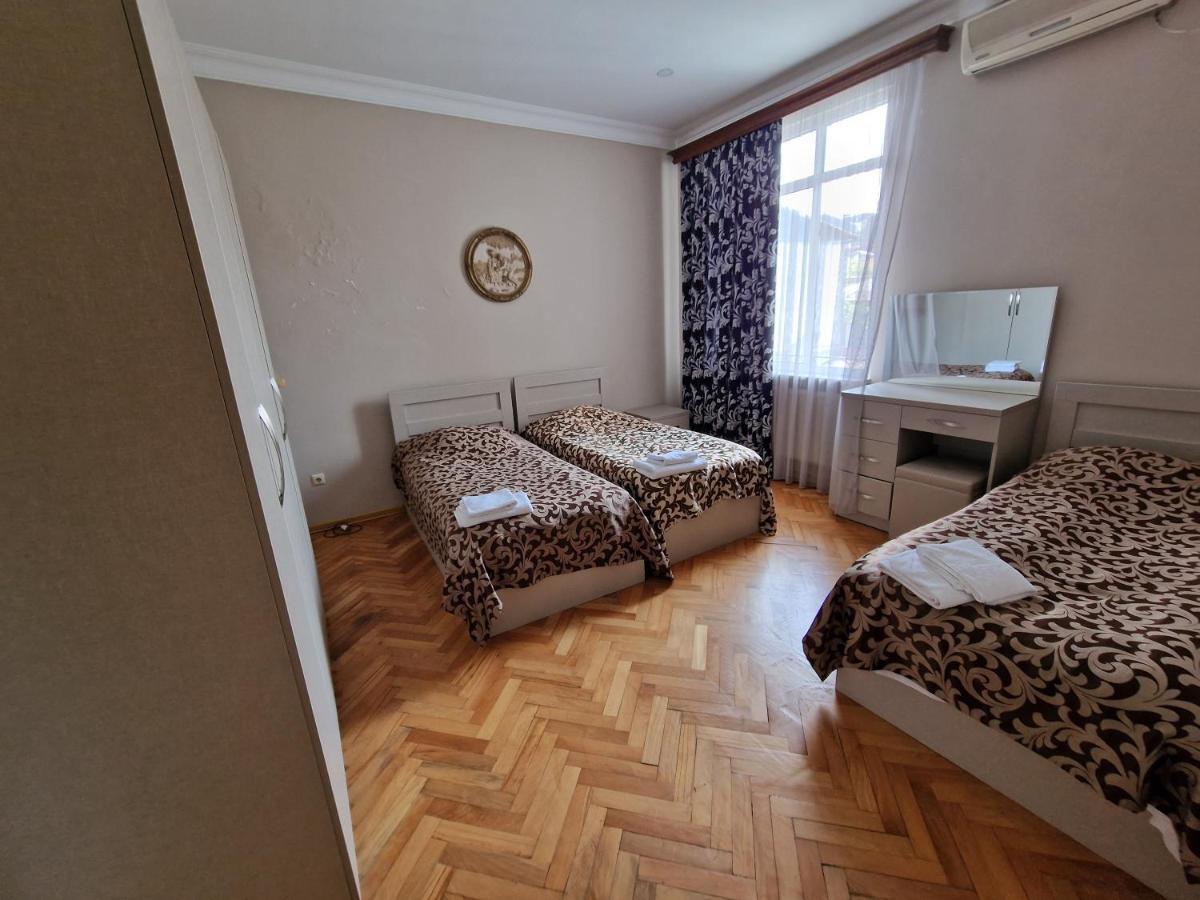 Hotel Cattaleya Batumi Esterno foto