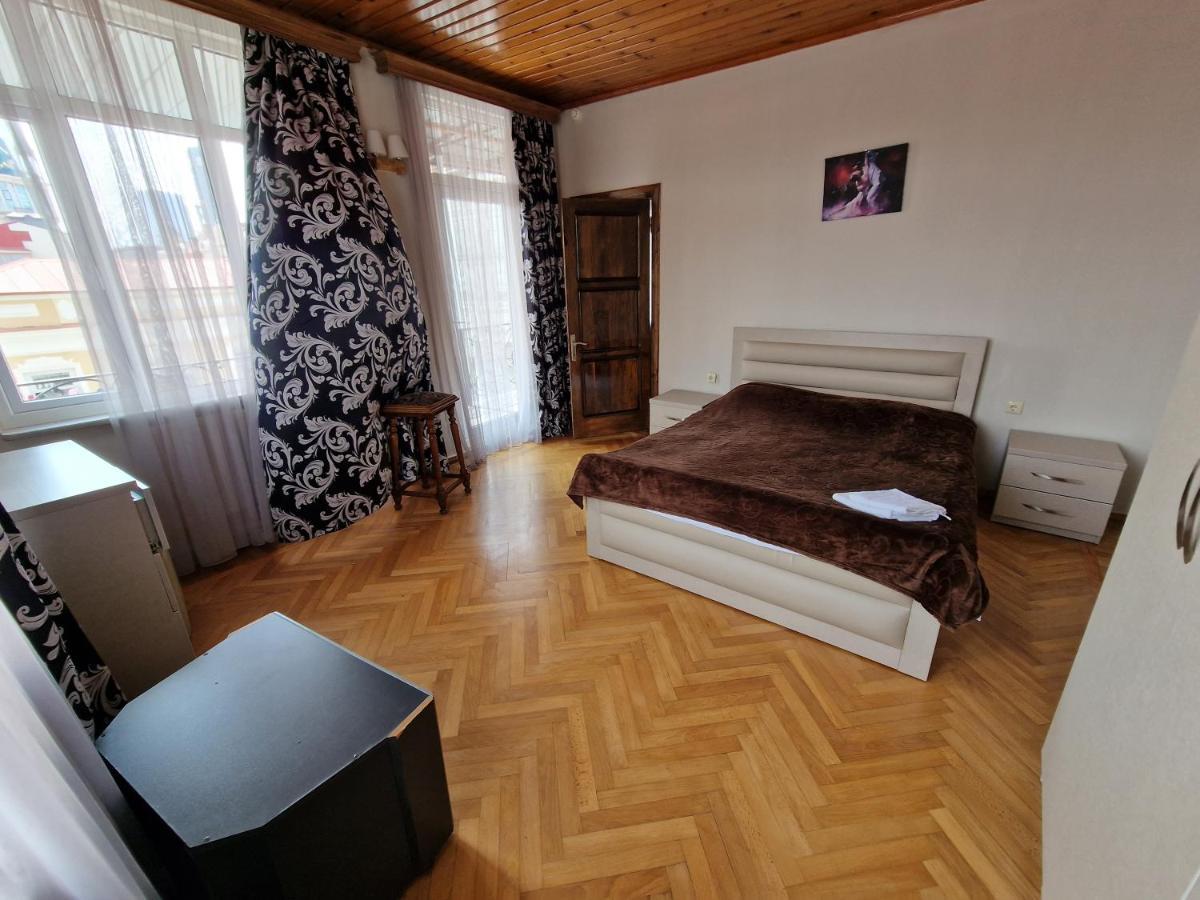 Hotel Cattaleya Batumi Esterno foto