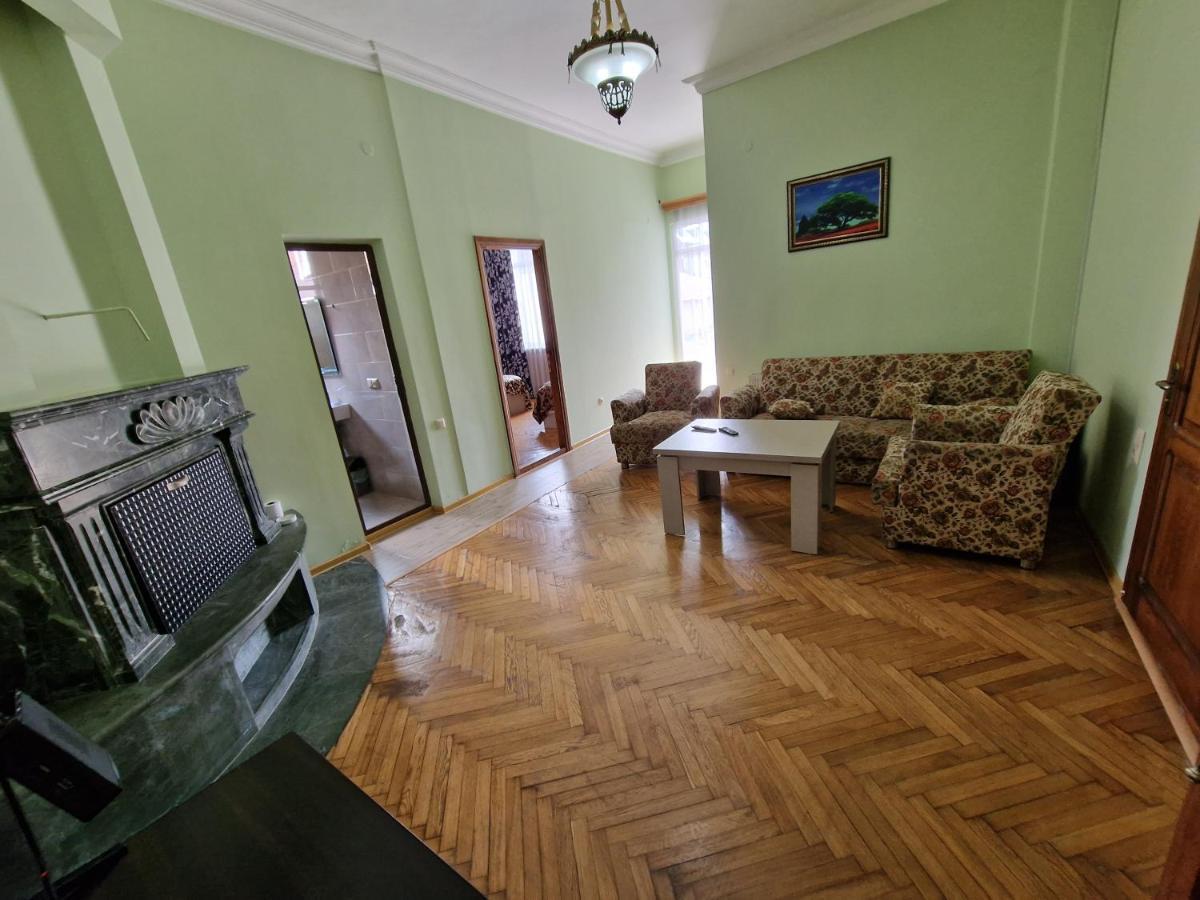 Hotel Cattaleya Batumi Esterno foto