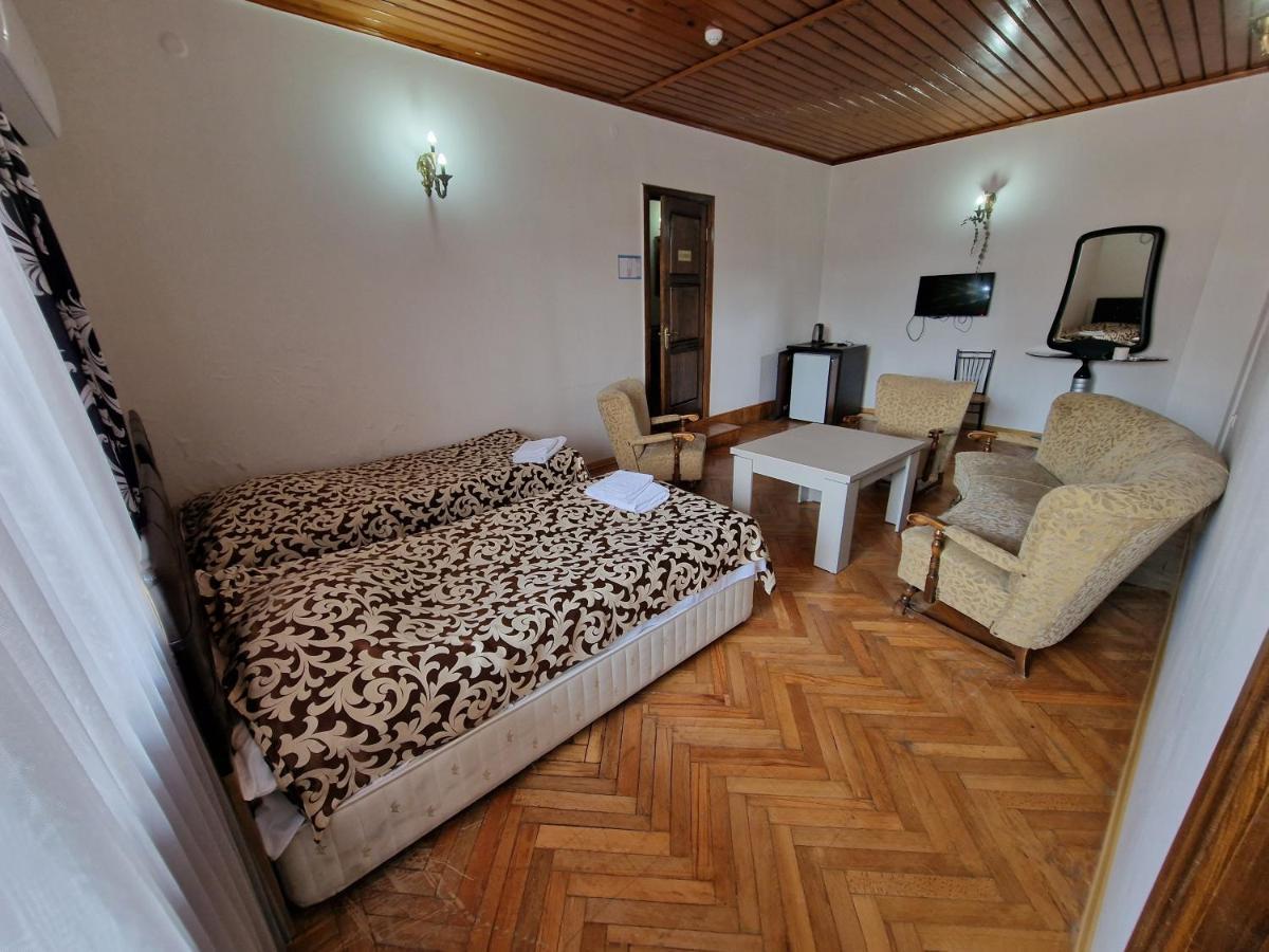 Hotel Cattaleya Batumi Esterno foto