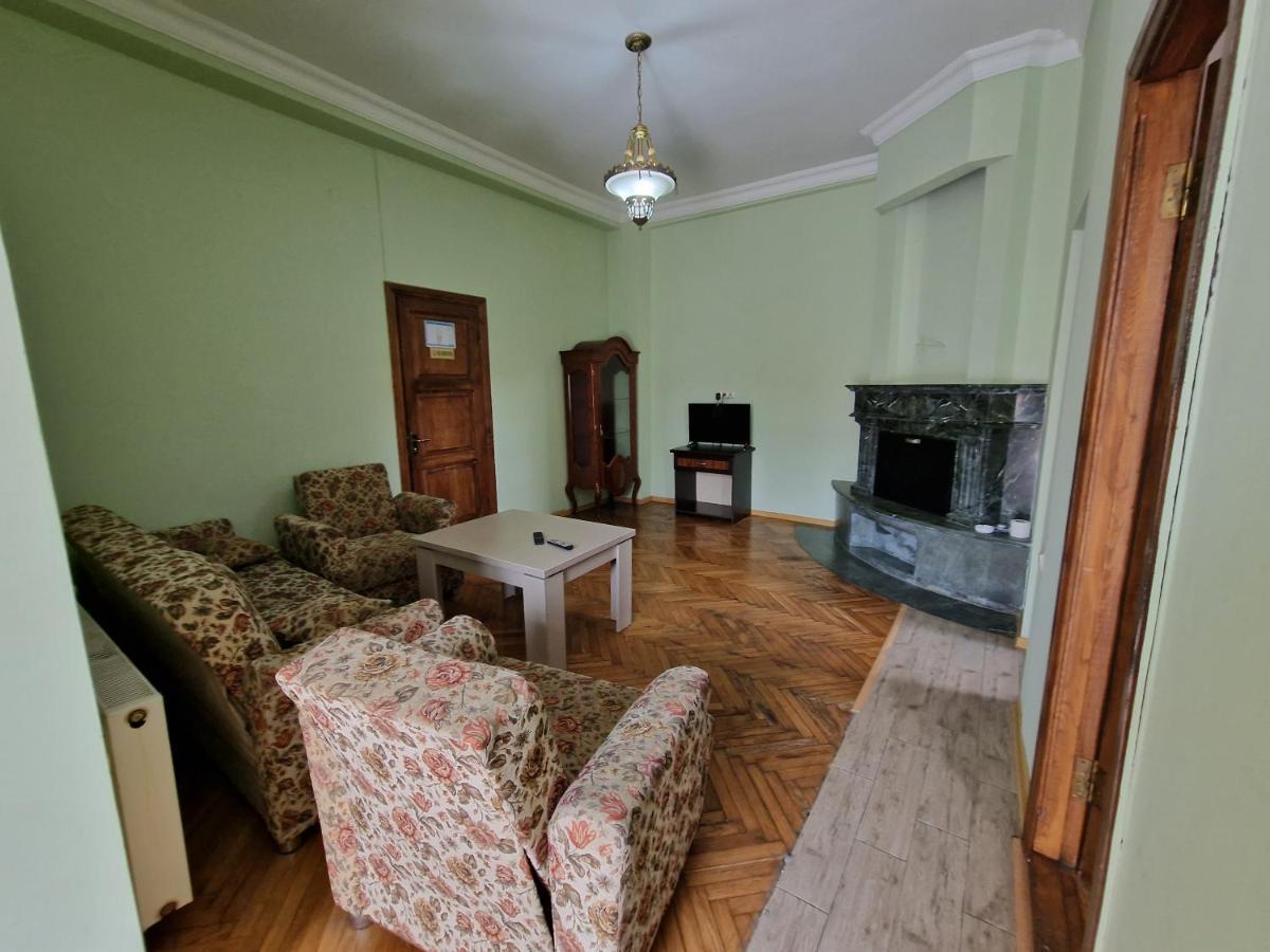 Hotel Cattaleya Batumi Esterno foto