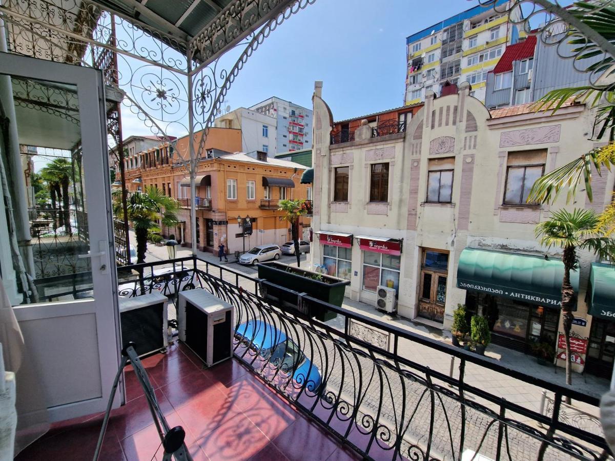 Hotel Cattaleya Batumi Esterno foto