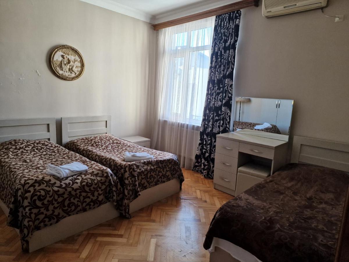 Hotel Cattaleya Batumi Esterno foto