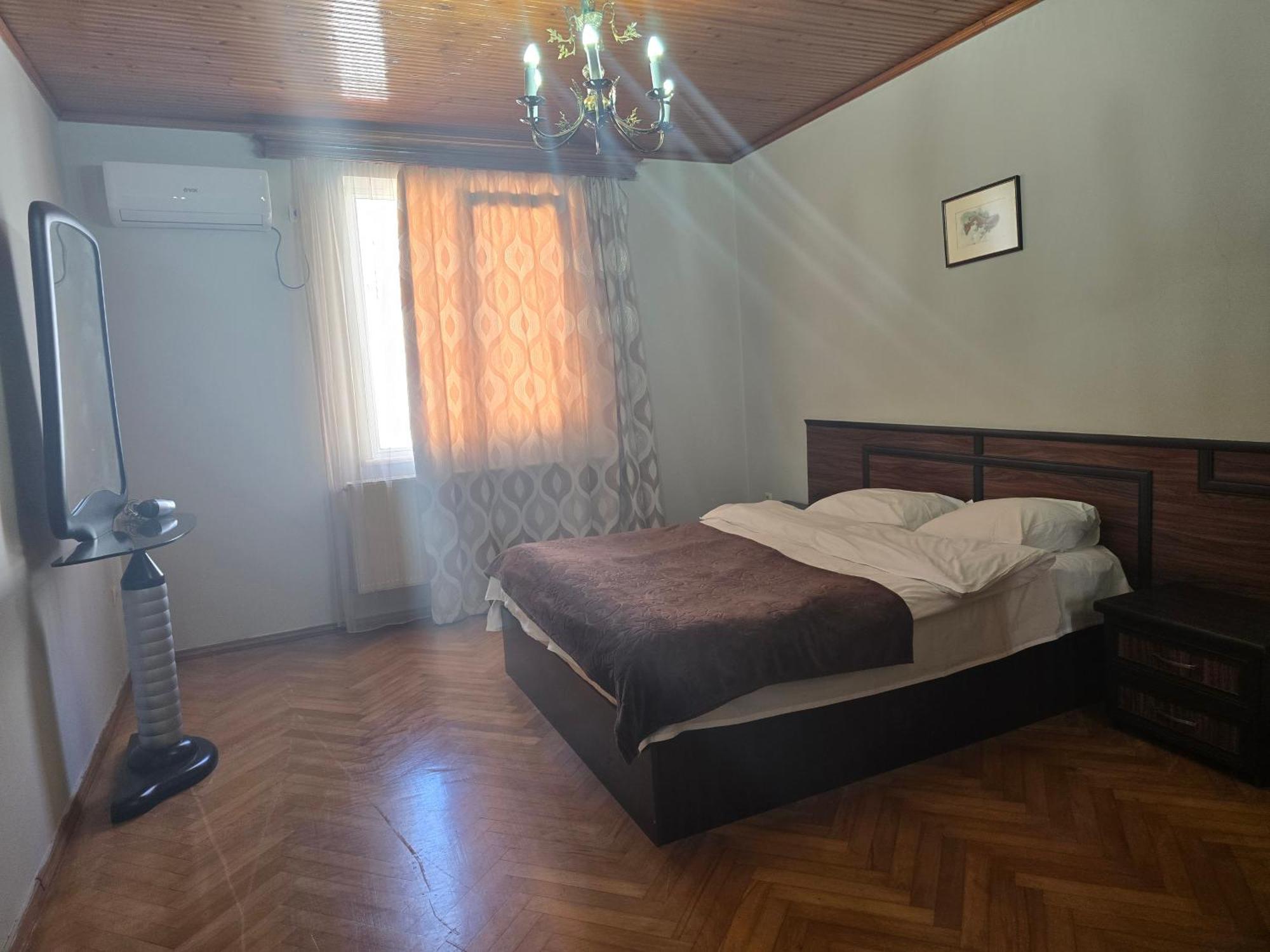 Hotel Cattaleya Batumi Esterno foto